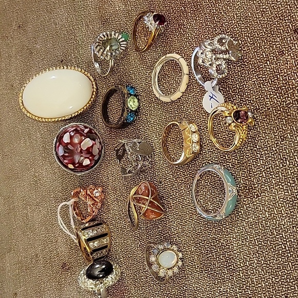 RINGS (16) - Picture 3 of 4
